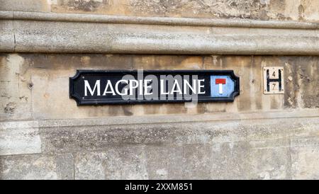 Cartello con il nome della via Magpie Lane nella città di Oxford Oxfordshire Inghilterra Gran Bretagna KATHY DEWITT Foto Stock