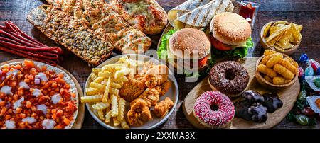 Alimenti che aumentano il rischio di cancro. Cibo spazzatura. Foto Stock