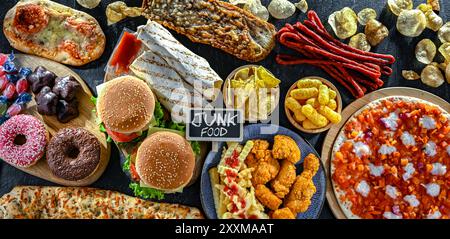 Alimenti che aumentano il rischio di cancro. Cibo spazzatura. Foto Stock