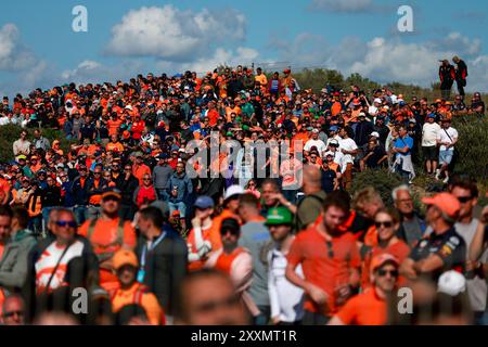 Zandvoort, paga Bas. 25 agosto 2024. Spettatori, tifosi durante il Gran Premio d'Olanda di Formula 1 Heineken 2024, 15° round del Campionato del mondo di Formula 1 2024 dal 23 al 25 agosto 2024 sul circuito di Zandvoort, a Zandvoort, Paesi Bassi - foto DPPI Credit: DPPI Media/Alamy Live News Foto Stock