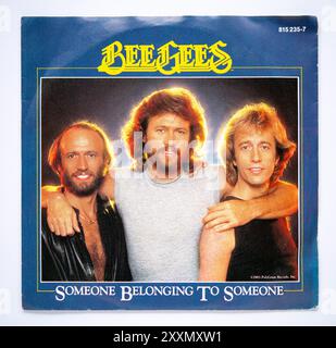 Copertina della versione in vinile da sette pollici di qualcuno appartenente a qualcuno dei Bee Gees, pubblicata nel 1983 Foto Stock
