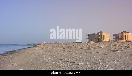 Cantiere abbandonato al tramonto, Egitto. Foto Stock