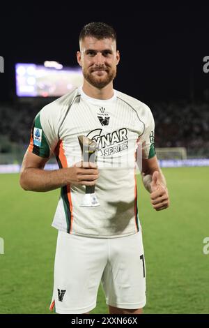 Firenze, Italia. 25 agosto 2024. Giorgio altare (Venezia) panini giocatore della partita la partita di calcio di serie A Enilive tra Fiorentina e Venezia allo Stadio Artemio Franchi di Firenze, sabato 25 agosto 2024. (Immagine di credito: Massimo Paolone/LaPresse) credito: LaPresse/Alamy Live News Foto Stock