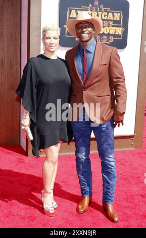 Terry Crews e Rebecca King-Crews agli American Country Countdown Awards 2016 tenutosi al Forum di Inglewood, USA il 1° maggio 2016. Foto Stock