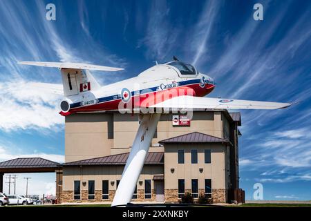 Moose Jaw Saskatchewan Canada, 19 luglio 2024: CAF Snowbird Airforce plane used for airshow on the Visitors Information Center. Foto Stock