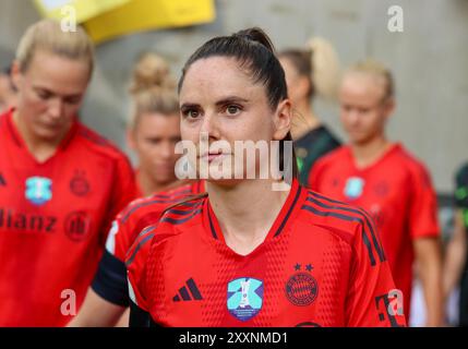 Dresda, Germania. 25 agosto 2024. Dresda, Germania 25. Agosto 2024: Supercup - Frauen - 2024/2025 - VfL Wolfsburg vs. 1. FC Bayern München Im Bild: Sarah Zadrazil (FCB) /// le normative DFB vietano qualsiasi uso di fotografie come sequenze di immagini e/o quasi-video // credito: dpa/Alamy Live News Foto Stock