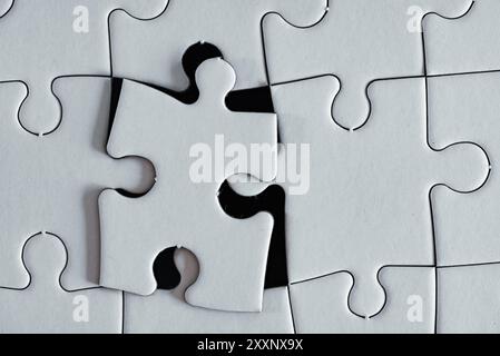L'ultimo pezzo di un puzzle vicino alla sua posizione Foto Stock