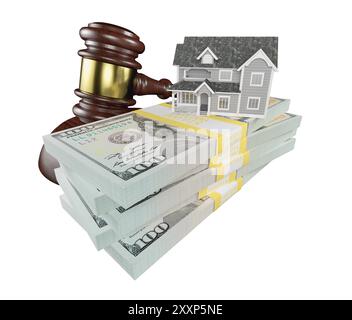 Casa in miniatura con mucchio di soldi e martelletto di legno isolato su sfondo bianco. Foto Stock