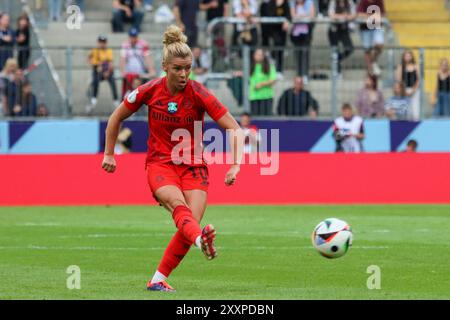 Dresda, Germania. 25 agosto 2024. Dresda, Germania 25. Agosto 2024: Supercup - Frauen - 2024/2025 - VfL Wolfsburg vs. 1. FC Bayern München IM Bild: Linda Dallmann (FCB) /// le normative DFB vietano qualsiasi uso di fotografie come sequenze di immagini e/o quasi-video // credito: dpa/Alamy Live News Foto Stock