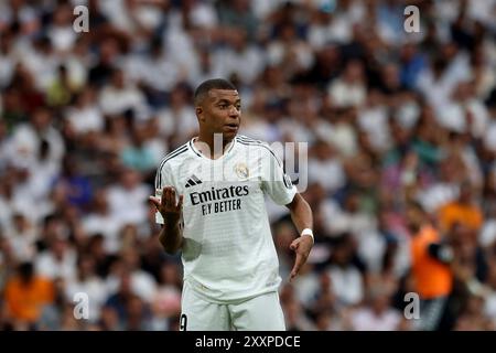 Madrid, spagnolo. 25 agosto 2024. Madrid, Spagna; 08.25.2024.- Mbappe gioca la sua prima partita allo stadio Santiago Bernabeu senza segnare gol. Real Madrid vs Real Valladolid 2° giorno della Football League spagnola. Punteggio finale 3-0 con gol di Federico Valverde 50', Brahim Díaz 88' e Endrick Felipe 90' 6'. Prima partita giocata da Mbappe al Santiago Bernabéu, così come Endrick, che segnò il suo primo gol in questo stadio. Crediti: Juan Carlos Rojas/dpa/Alamy Live News Foto Stock