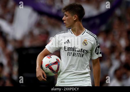 Madrid, spagnolo. 25 agosto 2024. Madrid, Spagna; 08.25.2024.- Real Madrid Player Arda Güler. Real Madrid vs Real Valladolid 2° giorno della Football League spagnola. Punteggio finale 3-0 con gol di Federico Valverde 50', Brahim Díaz 88' e Endrick Felipe 90' 6'. Prima partita giocata da Mbappe al Santiago Bernabéu, così come Endrick, che segnò il suo primo gol in questo stadio. Crediti: Juan Carlos Rojas/dpa/Alamy Live News Foto Stock