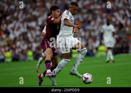 Madrid, spagnolo. 25 agosto 2024. Madrid, Spagna; 08.25.2024.- Mbappe gioca la sua prima partita allo stadio Santiago Bernabeu senza segnare gol. Real Madrid vs Real Valladolid 2° giorno della Football League spagnola. Punteggio finale 3-0 con gol di Federico Valverde 50', Brahim Díaz 88' e Endrick Felipe 90' 6'. Prima partita giocata da Mbappe al Santiago Bernabéu, così come Endrick, che segnò il suo primo gol in questo stadio. Crediti: Juan Carlos Rojas/dpa/Alamy Live News Foto Stock