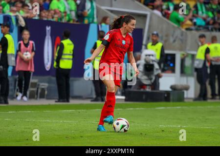 Dresda, Germania. 25 agosto 2024. Dresda, Germania 25. Agosto 2024: Supercup - Frauen - 2024/2025 - VfL Wolfsburg vs. 1. FC Bayern München IM Bild: Tuva Hansen (FCB) /// le normative DFB vietano qualsiasi uso di fotografie come sequenze di immagini e/o quasi-video // credito: dpa/Alamy Live News Foto Stock