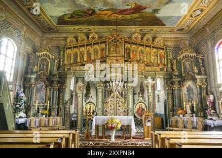 Iglesia de San Nicolas y San Juan Bautista, catolica griega, construida en 1837, Tyrawa Solna, valle del rio San, Carpatos, Polonia Foto Stock