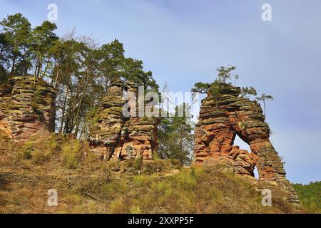 Lo Swallow Rock è uno spettacolo straordinario nella regione di Dahner Felsenland Foto Stock