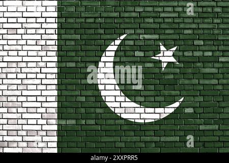 Bandiera del Pakistan dipinta su un muro di mattoni Foto Stock
