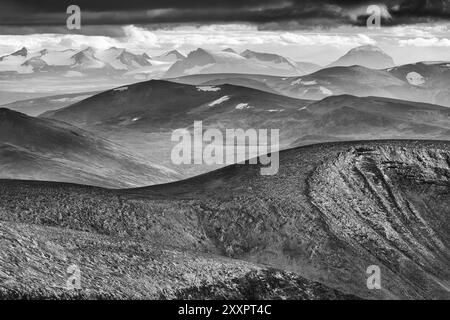 Vista da Kebnekaisefjaell al Parco Nazionale di Sarek, sito Patrimonio Mondiale dell'Umanità della Laponia, Norrbotten, Lapponia, Svezia, agosto 2013, Europa Foto Stock