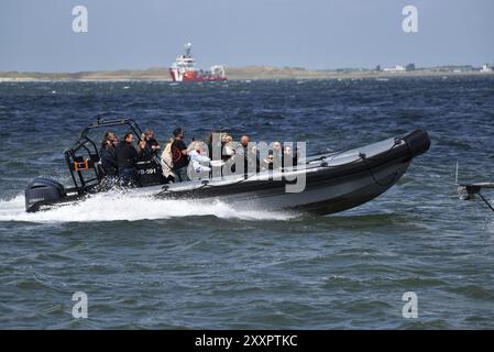 Den Helder, Paesi Bassi. 2 luglio 2023. Una ricerca un'azione di salvataggio al Marsdiep vicino a Den Helder Foto Stock