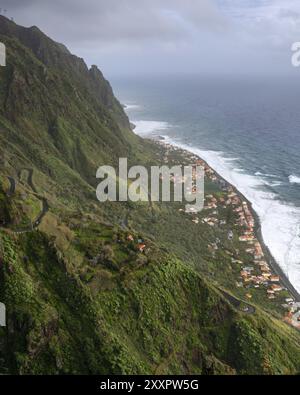Vista aerea di Paul do Mar da Faja da Ovelha a Madera Foto Stock