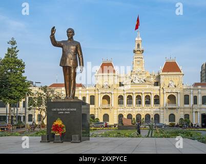 Statua di ho chi Minh e Municipio, Saigon, Vietnam, Asia Foto Stock