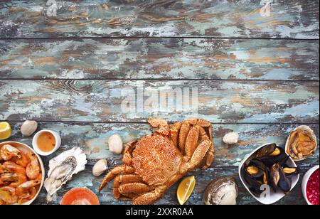 Varietà di fresco di mare in tavola. Vista superiore Foto Stock