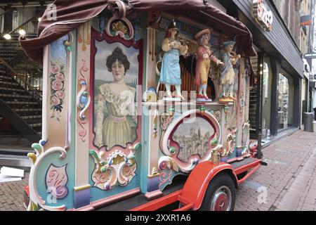 Amsterdam, Paesi Bassi. Novembre 2022. Un tradizionale organo di strada per le strade di Amsterdam Foto Stock