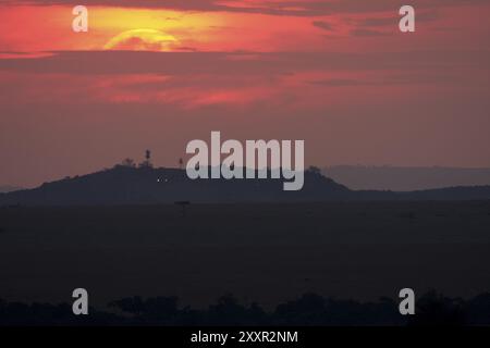 Tramonto sul Mara Serena Lodge nel Masai Mara Foto Stock