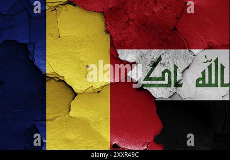 Bandiere di Romania e Iraq dipinte su pareti incrinate Foto Stock