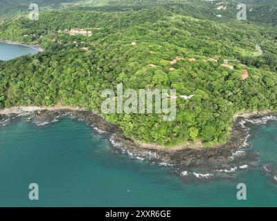 Vista aerea di Playa Panama e Bahia Culebra a Guanacaste, Costa Rica Foto Stock