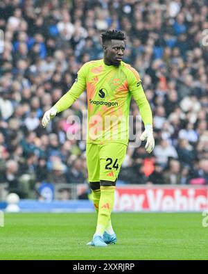 Andre Onana del Manchester United durante la partita di Premier League tra Brighton e Hove Albion e Manchester United all'American Express Stadium di Brighton, Regno Unito - 24 agosto 2024 foto Simon Dack / Telephoto Images solo uso editoriale. Niente merchandising. Per le immagini di calcio si applicano restrizioni fa e Premier League inc. Non è consentito l'utilizzo di Internet/dispositivi mobili senza licenza FAPL. Per ulteriori dettagli, contattare Football Dataco Foto Stock