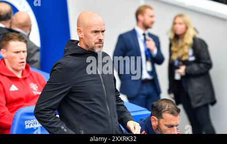 Il manager del Manchester United Erik Ten Hag durante la partita di Premier League tra Brighton e Hove Albion e Manchester United all'American Express Stadium di Brighton, Regno Unito - 24 agosto 2024 foto Simon Dack / Telephoto Images solo uso editoriale. Niente merchandising. Per le immagini di calcio si applicano restrizioni fa e Premier League inc. Non è consentito l'utilizzo di Internet/dispositivi mobili senza licenza FAPL. Per ulteriori dettagli, contattare Football Dataco Foto Stock