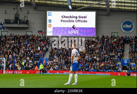 Alejandro Garnacho del Manchester United pensava di aver segnato, ma è stato dato in fuorigioco dopo un controllo VAR durante la partita di Premier League tra Brighton e Hove Albion e Manchester United all'American Express Stadium di Brighton, Regno Unito - 24 agosto 2024 foto Simon Dack / Telephoto Images solo uso editoriale. Niente merchandising. Per le immagini di calcio si applicano restrizioni fa e Premier League inc. Non è consentito l'utilizzo di Internet/dispositivi mobili senza licenza FAPL. Per ulteriori dettagli, contattare Football Dataco Foto Stock