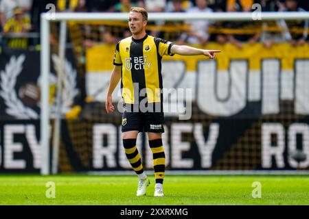 Arnhem, Paesi Bassi. 25 agosto 2024. ARNHEM, PAESI BASSI - AGOSTO 25: Justin Bakker di Vitesse gesti durante la partita olandese Keuken Kampioen Divisie tra Vitesse e Excelsior Rotterdam al Gelredome il 25 agosto 2024 ad Arnhem, Paesi Bassi. (Foto di Rene Nijhuis/Orange Pictures) credito: Orange Pics BV/Alamy Live News Foto Stock
