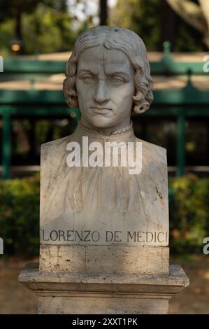 Busto in marmo di Lorenzo De Medici, statista italiano, de facto sovrano della Repubblica fiorentina, parco di Villa Borghese, Roma, Italia Foto Stock