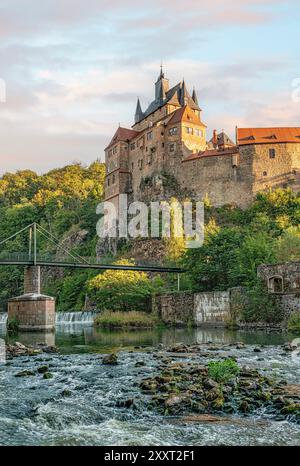 Castello di Kriebstein una fortezza medievale arroccata sopra il fiume Zschopau in Sassonia, Germania. Foto Stock
