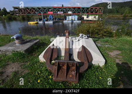 Trasporto via nave dell'ultima e più grande struttura in acciaio da Velka Chuchle al cantiere del Ponte Dvorecky, a Praga, Repubblica Ceca, 26 agosto 2024. (Foto CTK/Michaela Rihova) Foto Stock