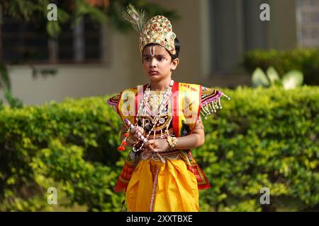 Ajmer, India. 24 agosto 2024. Bambini vestiti come divinità indù Radha e Krishna durante le celebrazioni del festival Janmashtami ad Ajmer, Rajasthan, India, il 26 agosto 2024. Festa di Janmashtami che segna il compleanno del Dio indù Krishna, celebrata ad Ashtami (ottavo giorno) del Krishna Paksha (due settimane buie) del mese santo di Bhadrapad (agosto-settembre) nel calendario indù. Foto di ABACAPRESS. COM credito: Abaca Press/Alamy Live News Foto Stock