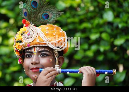 Ajmer, India. 24 agosto 2024. Bambini vestiti come divinità indù Radha e Krishna durante le celebrazioni del festival Janmashtami ad Ajmer, Rajasthan, India, il 26 agosto 2024. Festa di Janmashtami che segna il compleanno del Dio indù Krishna, celebrata ad Ashtami (ottavo giorno) del Krishna Paksha (due settimane buie) del mese santo di Bhadrapad (agosto-settembre) nel calendario indù. Foto di ABACAPRESS. COM credito: Abaca Press/Alamy Live News Foto Stock