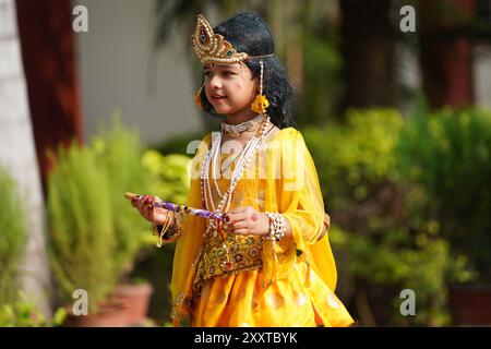 Ajmer, India. 24 agosto 2024. Bambini vestiti come divinità indù Radha e Krishna durante le celebrazioni del festival Janmashtami ad Ajmer, Rajasthan, India, il 26 agosto 2024. Festa di Janmashtami che segna il compleanno del Dio indù Krishna, celebrata ad Ashtami (ottavo giorno) del Krishna Paksha (due settimane buie) del mese santo di Bhadrapad (agosto-settembre) nel calendario indù. Foto di ABACAPRESS. COM credito: Abaca Press/Alamy Live News Foto Stock