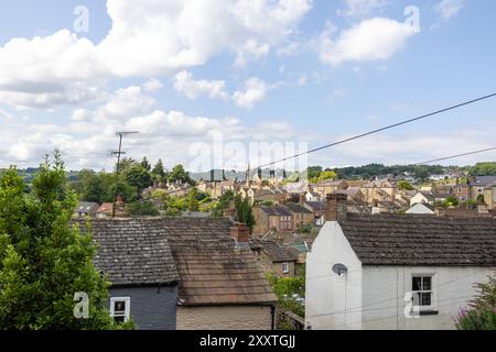 Foto della splendida città di Richmond, città commerciale e parrocchia civile nel North Yorkshire, Inghilterra, che mostra le vecchie case storiche nella Sum Foto Stock