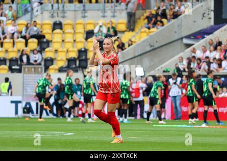 Dresda, Germania. 25 agosto 2024. Dresda, Germania 25. Agosto 2024: Supercup - Frauen - 2024/2025 - VfL Wolfsburg vs. 1. FC Bayern München IM Bild: Glodis Viggosdottir (FCB) /// le normative DFB vietano qualsiasi uso di fotografie come sequenze di immagini e/o quasi-video // credito: dpa/Alamy Live News Foto Stock