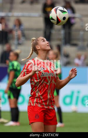 Dresda, Germania. 25 agosto 2024. Dresda, Germania 25. Agosto 2024: Supercup - Frauen - 2024/2025 - VfL Wolfsburg vs. 1. FC Bayern München Im Bild: Giulia Gwinn (FCB) /// le normative DFB vietano qualsiasi uso di fotografie come sequenze di immagini e/o quasi-video // credito: dpa/Alamy Live News Foto Stock