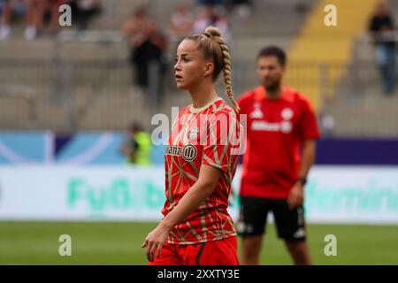 Dresda, Germania. 25 agosto 2024. Dresda, Germania 25. Agosto 2024: Supercup - Frauen - 2024/2025 - VfL Wolfsburg vs. 1. FC Bayern München Im Bild: Giulia Gwinn (FCB) /// le normative DFB vietano qualsiasi uso di fotografie come sequenze di immagini e/o quasi-video // credito: dpa/Alamy Live News Foto Stock