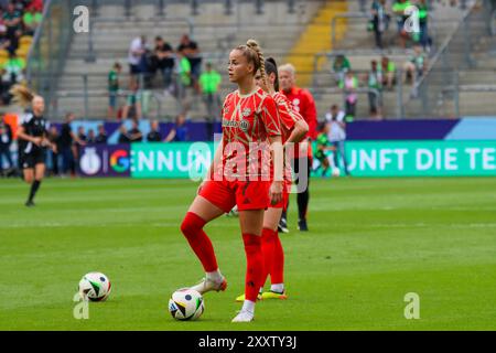 Dresda, Germania. 25 agosto 2024. Dresda, Germania 25. Agosto 2024: Supercup - Frauen - 2024/2025 - VfL Wolfsburg vs. 1. FC Bayern München Im Bild: Giulia Gwinn (FCB) /// le normative DFB vietano qualsiasi uso di fotografie come sequenze di immagini e/o quasi-video // credito: dpa/Alamy Live News Foto Stock