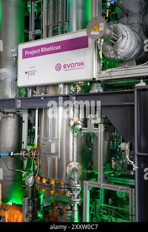 Bundeskanzler Olaf Scholz besucht Die firma EVONIK Industries in Marl die Produktionsanlage des Projekt Rheticus von EVONIK Industries, Marl 26.08.2024 Marl Nordrhein-Westfalen Deutschland *** il Cancelliere federale Olaf Scholz visita EVONIK Industries in Marl lo stabilimento di produzione del progetto Rheticus di EVONIK Industries, Marl 26 08-2024 Germania Foto Stock