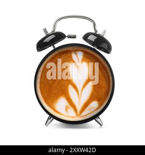 Sveglia nera con caffè al posto del quadrante su sfondo bianco Foto Stock