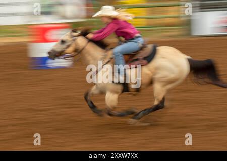 Corse di barile, Philomath Junior Rodeo, Philomath, Oregon Foto Stock