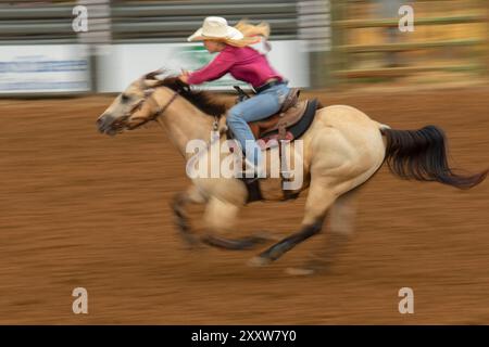 Corse di barile, Philomath Junior Rodeo, Philomath, Oregon Foto Stock