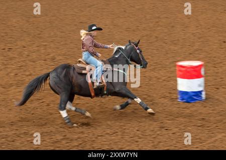 Corse di barile, Philomath Junior Rodeo, Philomath, Oregon Foto Stock