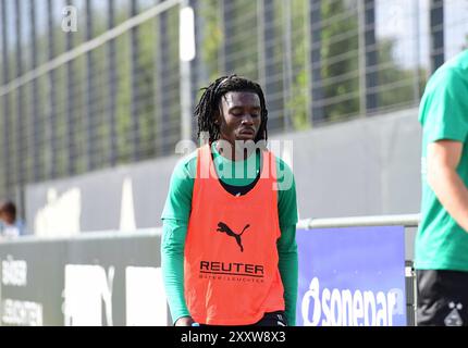 Moenchengladbach, Germania. 26 agosto 2024. 26.08.2024; Moenchengladbach; Fussball, Herren, Saison 2023/2024, formazione Borussia Moenchengladbach Kouadio Manu Kone (Gladbach) le normative DFL vietano qualsiasi uso di fotografie come sequenze di immagini e/o quasi-video. Gemaess den Vorgaben der DFL Deutsche Fussball Liga ist es untersagt, in dem Stadion und/oder vom Spiel angefertigte Fotoaufnahmen in forma von Sequenzbildern und/oder videoaehnlichen Fotostrecken zu verwerten bzw. Verwerten zu lassen credito: dpa/Alamy Live News Foto Stock